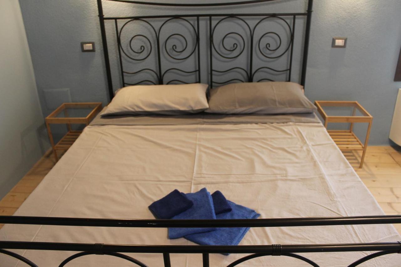 Sa Domu Beccia B&B Uras Exterior photo