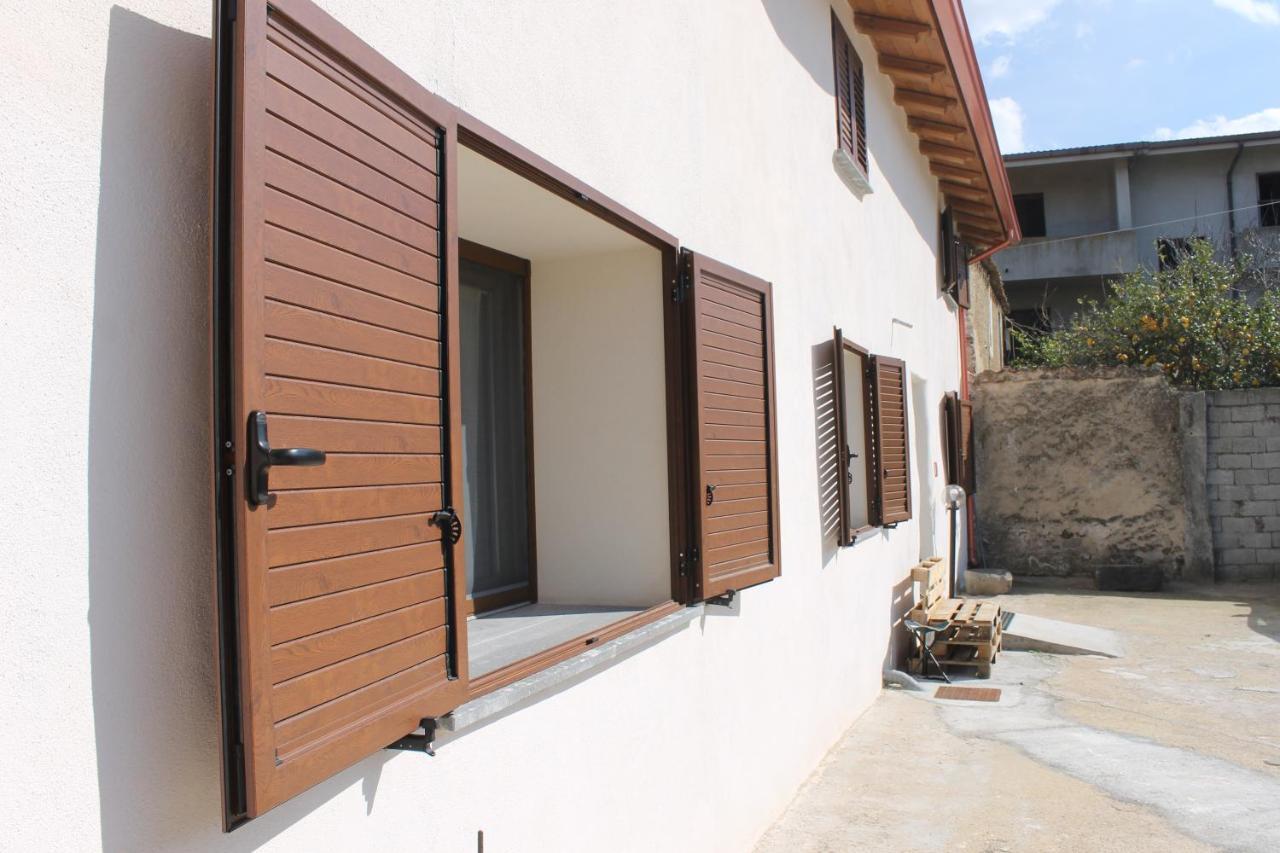 Sa Domu Beccia B&B Uras Exterior photo